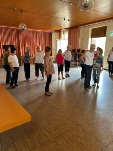 Auftritt der Tanzgruppe beim Silberperlentreff