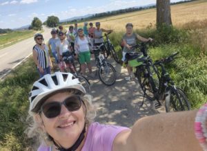 Bild von den Frauen mit Ihren Fahrrädern