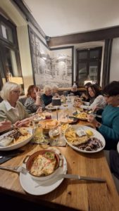 Im Domnapf wurde anschließend anständig gespeist - Bild 4