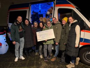 Mit auf dem Foto die Organisatoren der Veranstaltung Wünschewagen - Bild 9